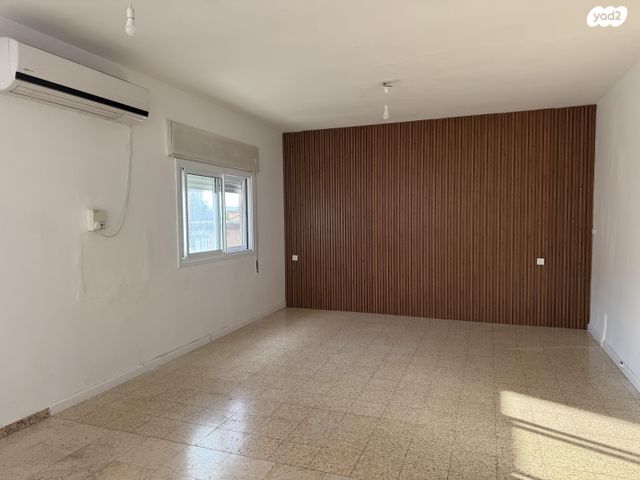 שדרות הציונות 12