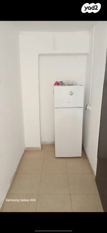 סמטת האגוז 8