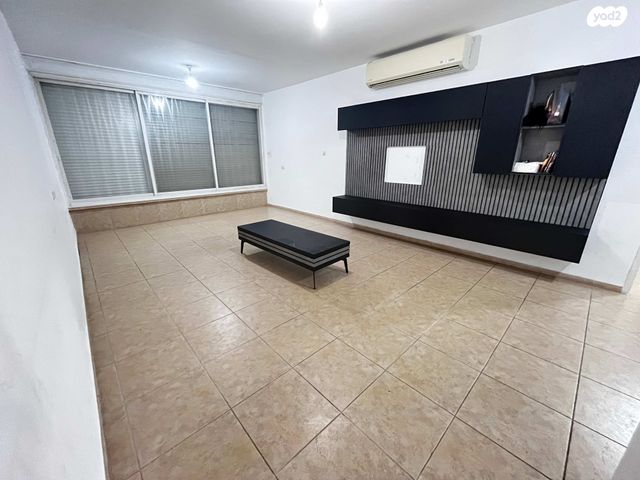 דירה, שדרות וייצמן 55, ביאליק דרום, קרית ביאליק