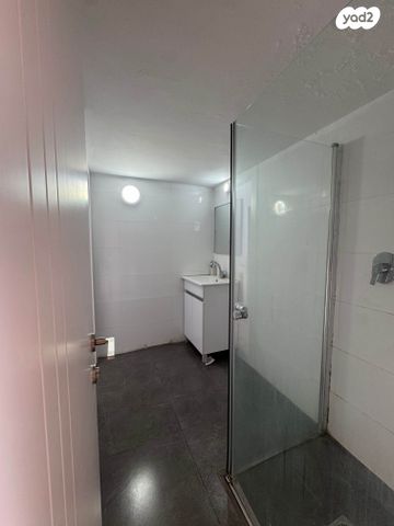 דירה, שדרות הציונות 12, מרכז העיר, קרית אתא