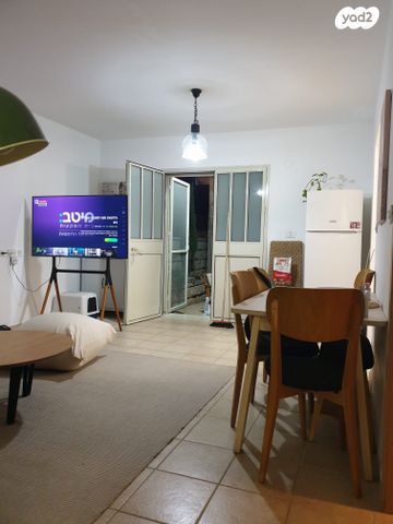 דירת גן, ארגמן 19, שמשית, שמשית