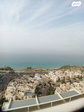 גג/ פנטהאוז, פייר קניג 37, נוף הטיילת, נתניה