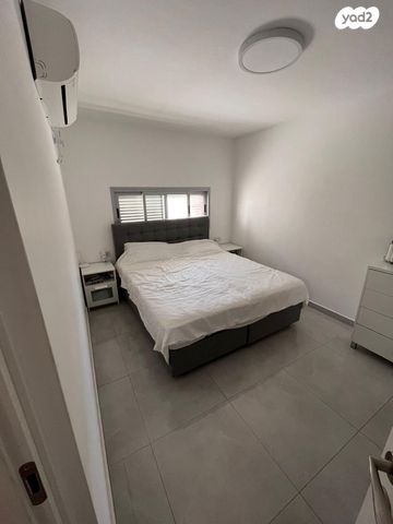 משה מונטיפיורי 21