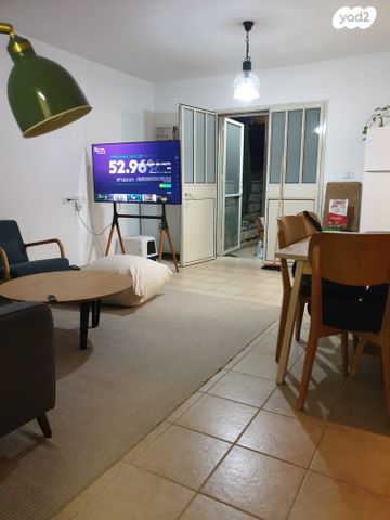 דירת גן, ארגמן 19, שמשית, שמשית