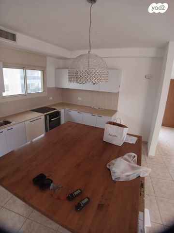 גג/ פנטהאוז, פייר קניג 37, נוף הטיילת, נתניה