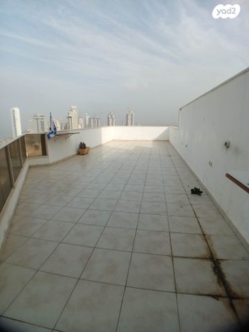 גג/ פנטהאוז, פייר קניג 37, נוף הטיילת, נתניה