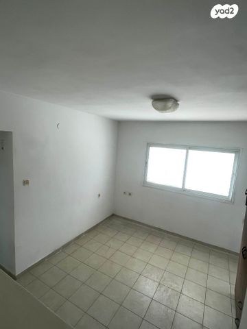 דירת גן, מנחם בן סרוק 7, מרכז, הרצליה