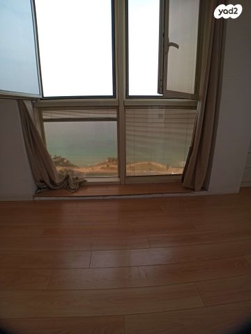 גג/ פנטהאוז, פייר קניג 37, נוף הטיילת, נתניה