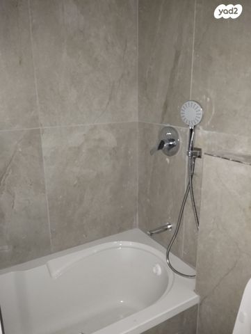 דירה, אגריפס 21, מחנה יהודה - לב העיר, ירושלים