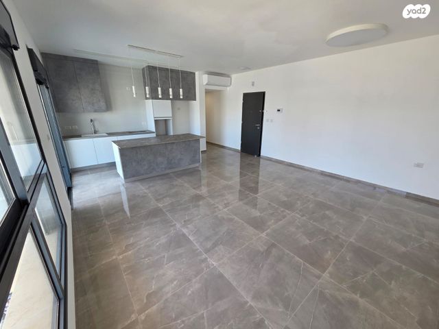 דירה, שדרות כצנלסון 1, מרכז העיר, קרית אתא