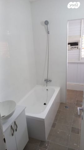 לוי אשכול 10