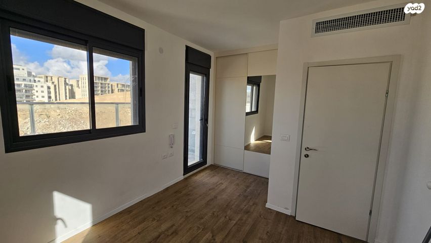 גג/ פנטהאוז, שחם 23, המגרסה, מבשרת ציון