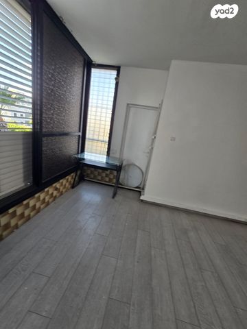 דירה, ד"ר שמואל אברהם פוזננסקי 8, תל חיים, תל אביב יפו