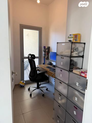 סאבלט, ביאליק 134, חרוזים, רמת גן