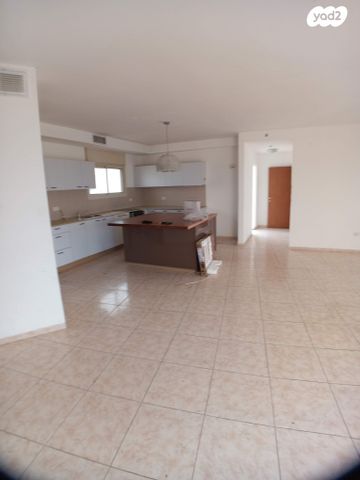 גג/ פנטהאוז, פייר קניג 37, נוף הטיילת, נתניה