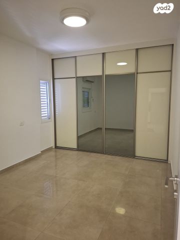 דירה, שדרות בר אילן 38, דרום מערב ותיק, בת ים