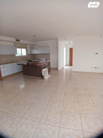 גג/ פנטהאוז, פייר קניג 37, נוף הטיילת, נתניה