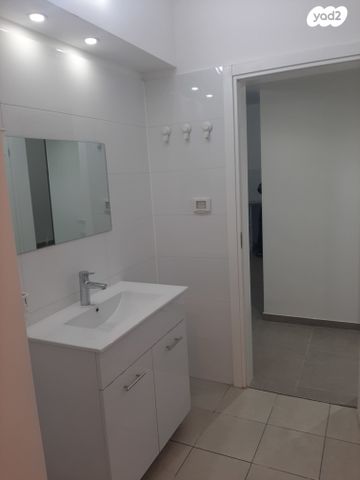 דירה, האנפה 14, החותרים, טירת כרמל