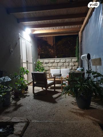 דירת גן, ארגמן 19, שמשית, שמשית