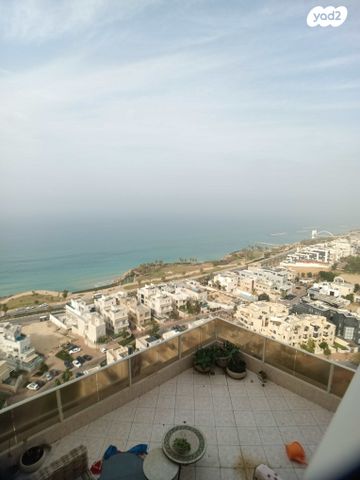 גג/ פנטהאוז, פייר קניג 37, נוף הטיילת, נתניה