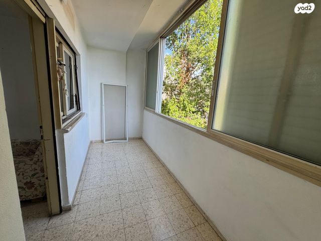 שדרות ג'יימס דה רוטשילד 10