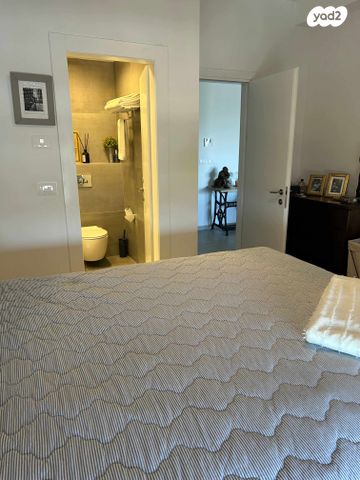 בית גוברין 15