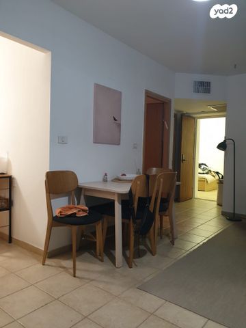 דירת גן, ארגמן 19, שמשית, שמשית