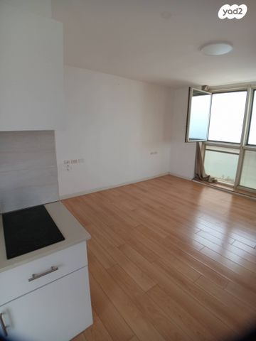 גג/ פנטהאוז, פייר קניג 37, נוף הטיילת, נתניה