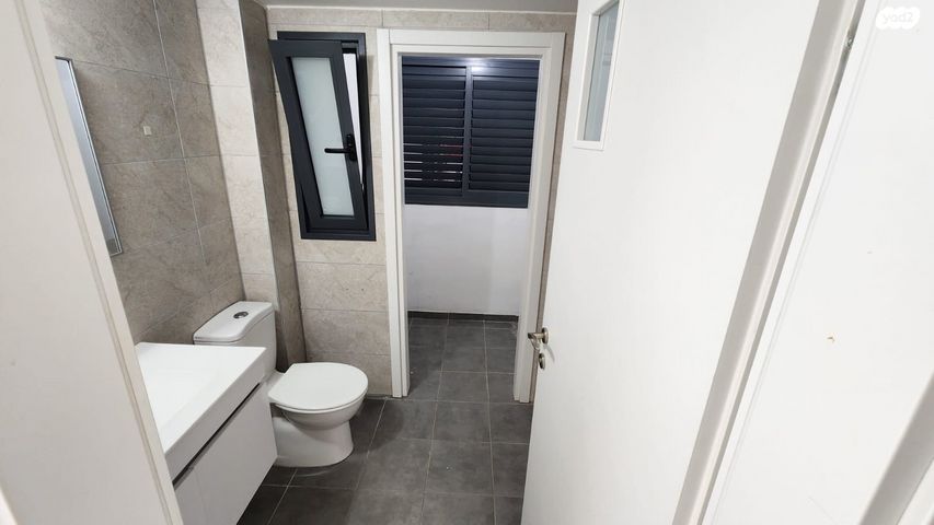 דירה, לוטם 15, הפרחים, חריש