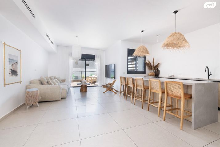 גג/ פנטהאוז, הכרמל 1, נאות שז"ר, יבנה