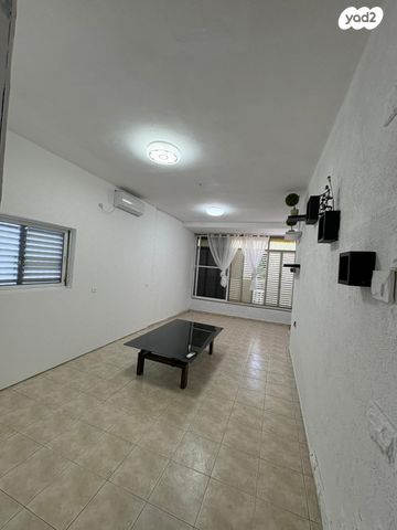 דירה, שדרות העצמאות 34, לב העיר, בת ים