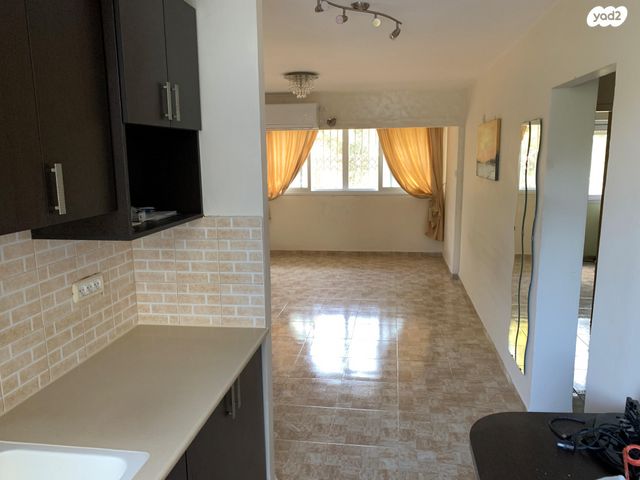 דירה, הגפן 11, המיסדים, כרמיאל