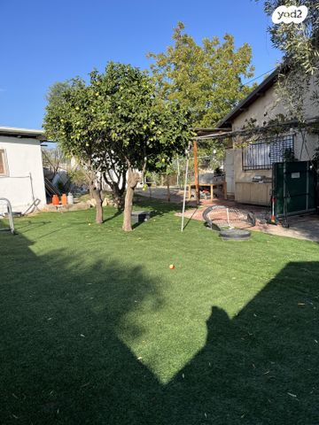 בית פרטי/ קוטג', אלמוגן 23, בני דרור, בני דרור