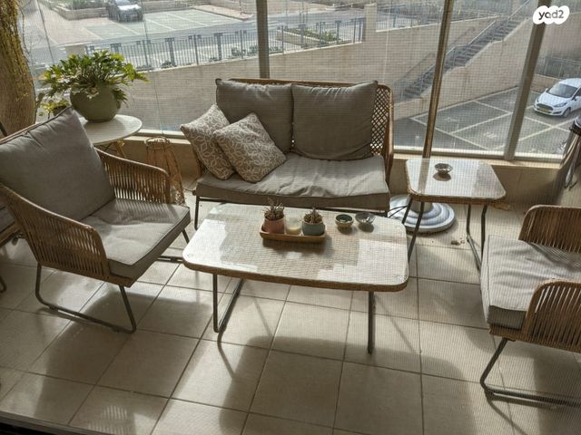 דירה, נתן אלתרמן, פסגות אפק, ראש העין