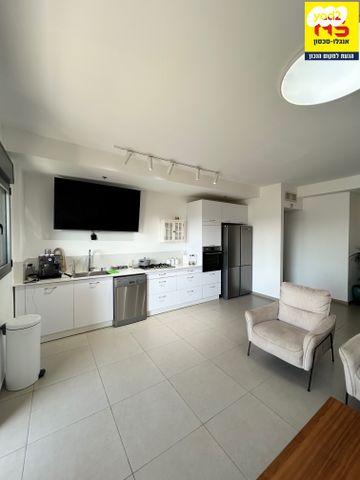 דירה, הגאולה, הוד השרון