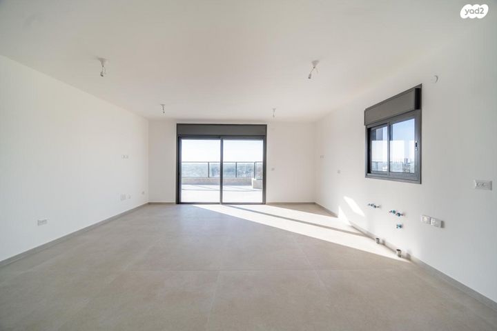 גג/ פנטהאוז, הנרייטה סולד, שעריה, פתח תקווה