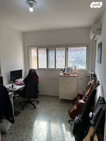 דירת גן, שיכוני מזרחי, כפר סבא