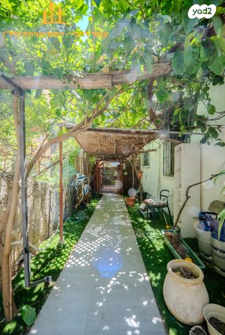 דירת גן, אנצו סירני, גבעת הרמבם, גבעתיים