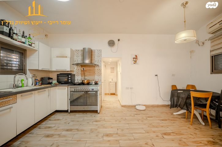 דירת גן, אנצו סירני, גבעת הרמבם, גבעתיים