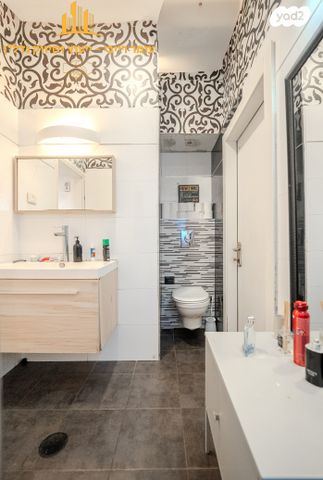 דירת גן, אנצו סירני, גבעת הרמבם, גבעתיים