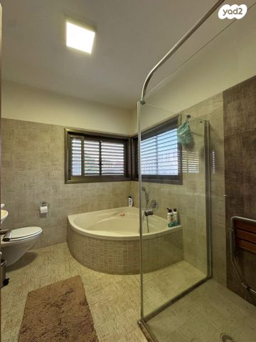 דו משפחתי, הר כרכום 22, הפארק, כפר סבא