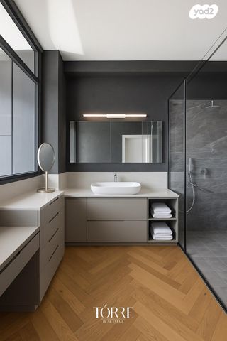 גג/ פנטהאוז, דרך מנחם בגין 160, מונטיפיורי, הרכבת, תל אביב יפו