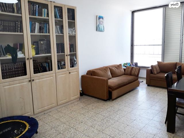 דירה, שדרות כצנלסון 8, מרכז העיר, קרית אתא