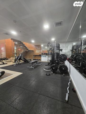 דירה, אברהם פררה, הולילנד, ירושלים