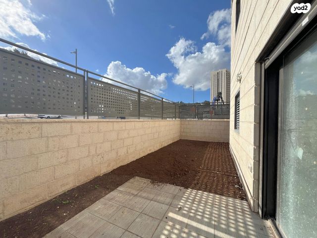 דירה, פרופסור יעקב נאמן, מורדות ארנונה, ירושלים