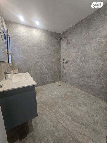 דירה, בנימין ד'ישראלי, אחוזה, חיפה