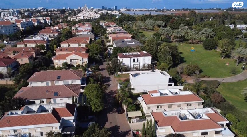 דו משפחתי, הר כרכום 22, הפארק, כפר סבא