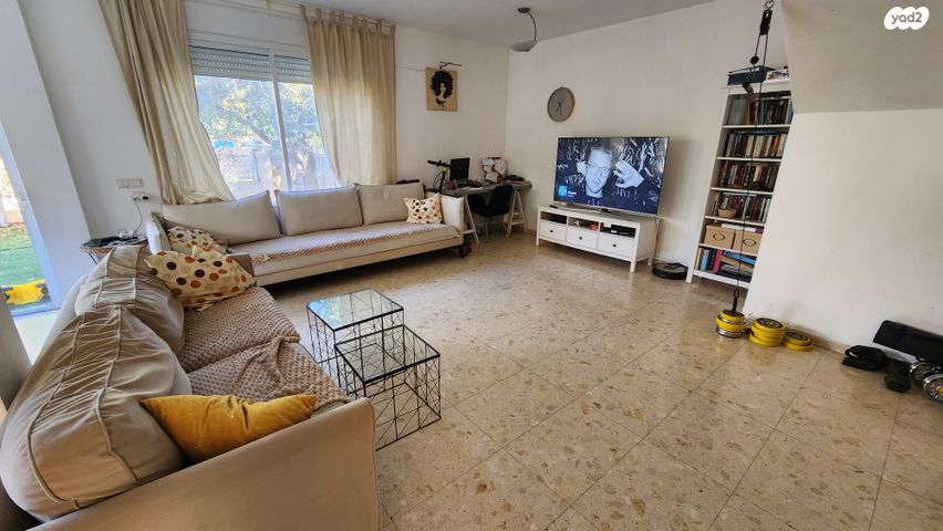 דו משפחתי, קיסריה