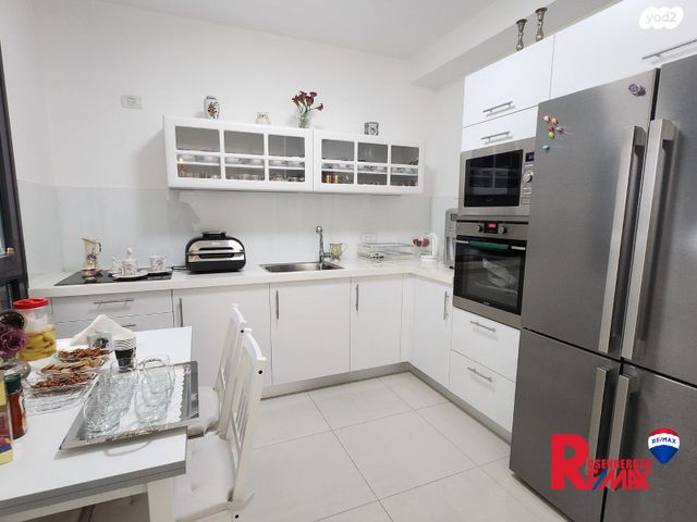 דירה, הרב ניסנבאום 37, אזור תעשיה, בת ים