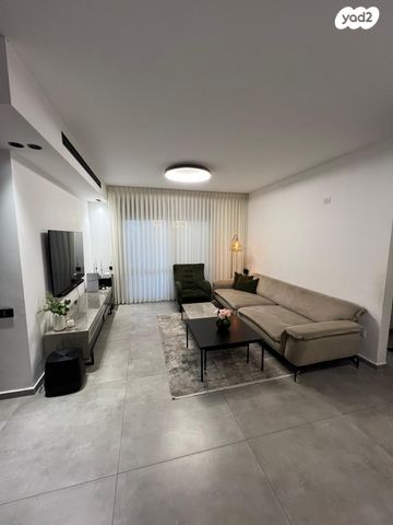 דירת גן, אריאל שרון, נווה שרון / שער העיר, נתיבות